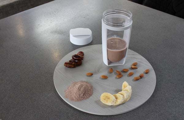 morning energiser smoothie recipe with dates, banana, protein and almonds