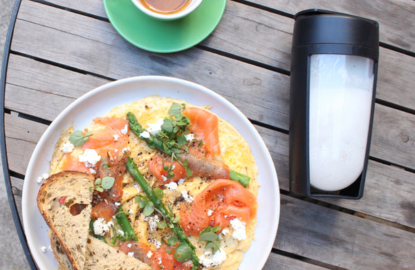 smoothies of meals breakfast with a white smoothie in a mous fitness bottle